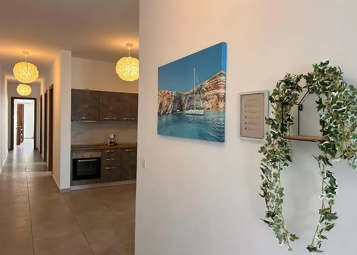 Qawra Penthouse - Spacious Sleeps 5
