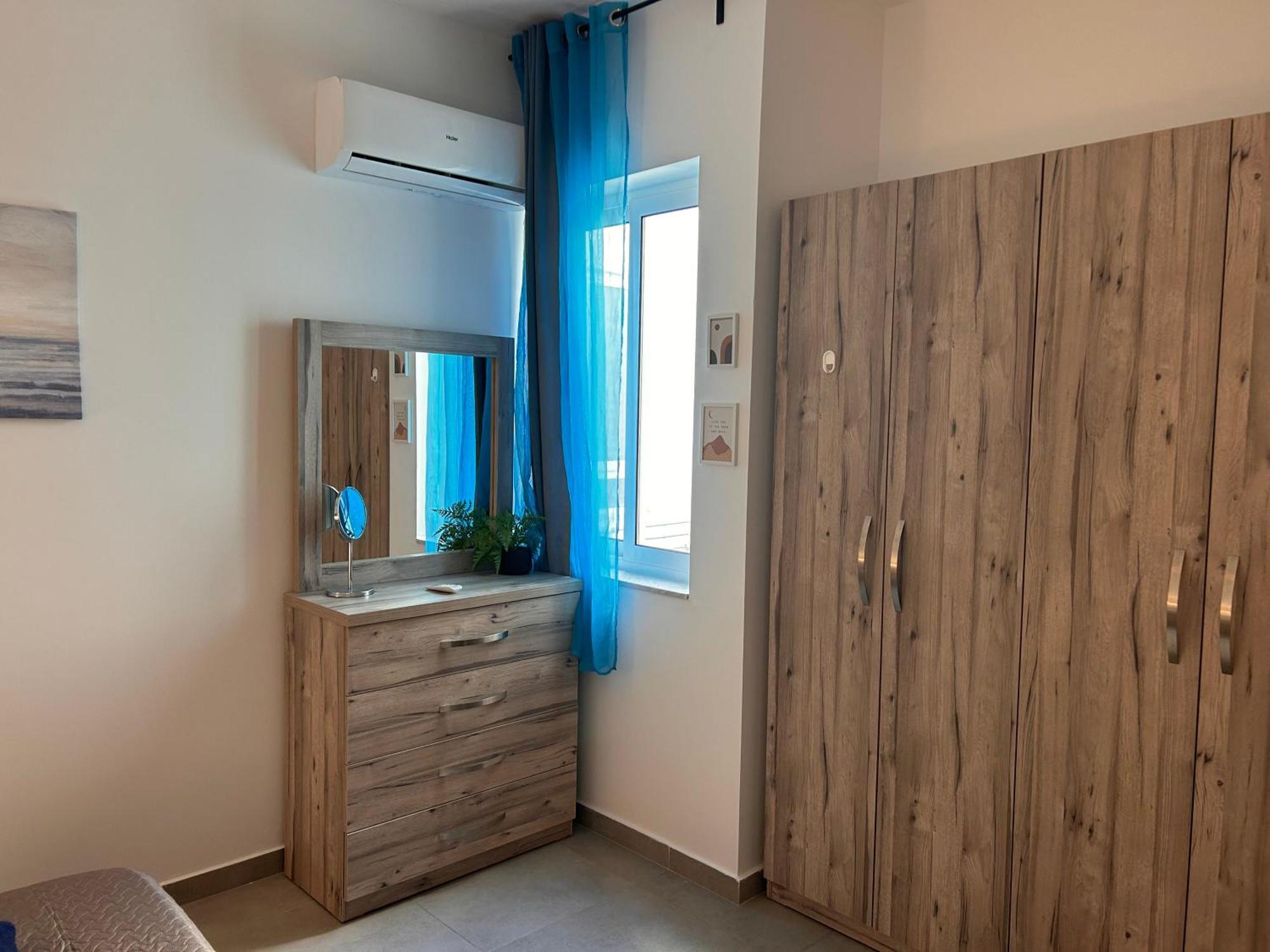 Qawra Penthouse - Spacious Sleeps 5 * St. Paul's Bay