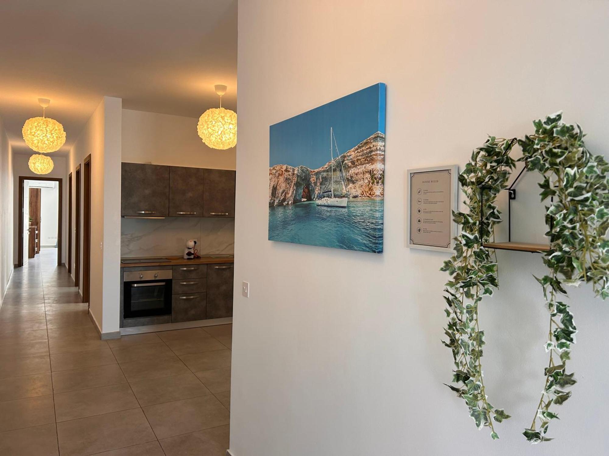 Qawra Penthouse - Spacious Sleeps 5 * St. Paul's Bay