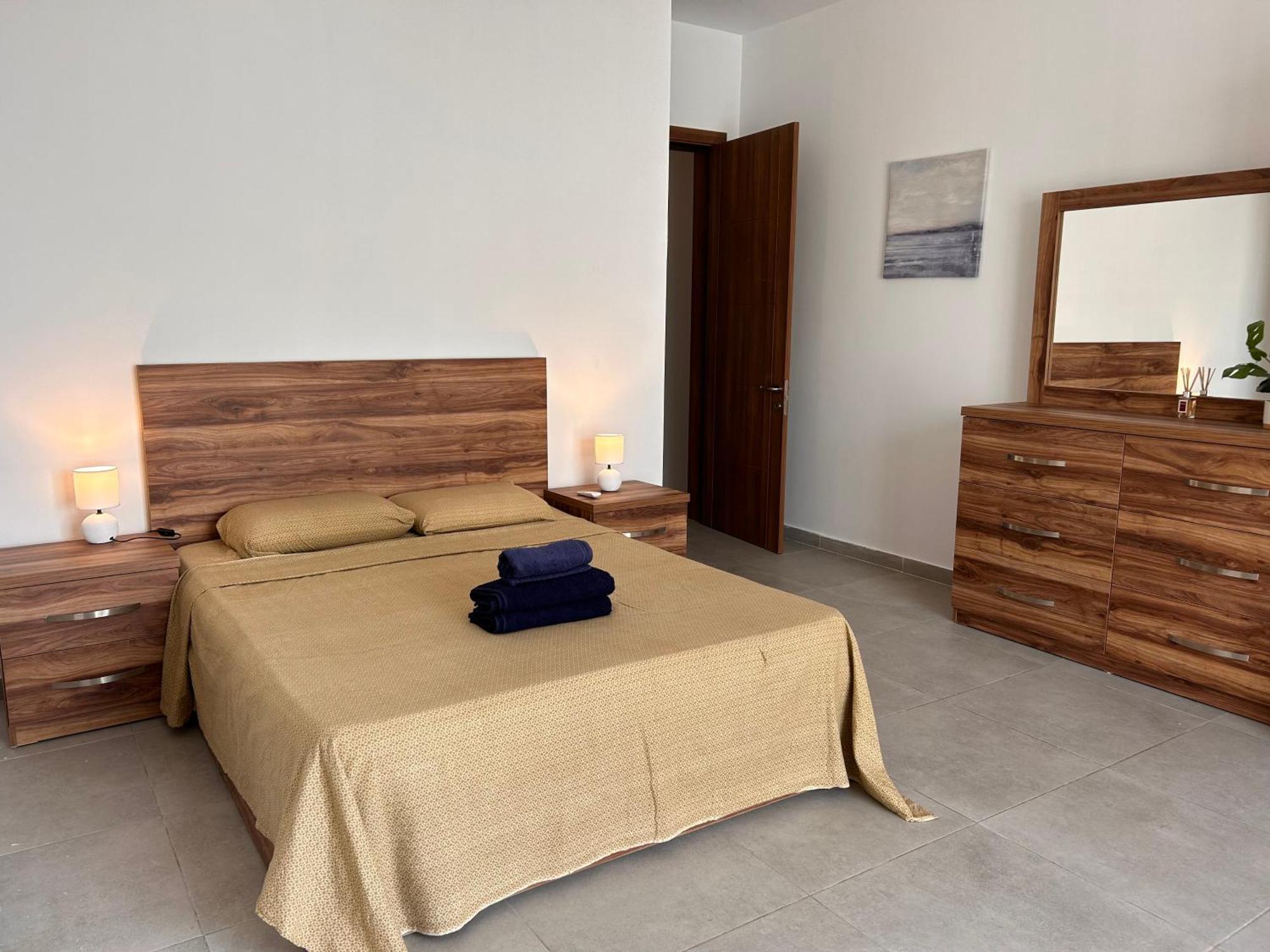 Qawra Penthouse - Spacious Sleeps 5 St. Paul's Bay